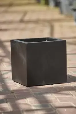 Pot Fibreglass Black Cube