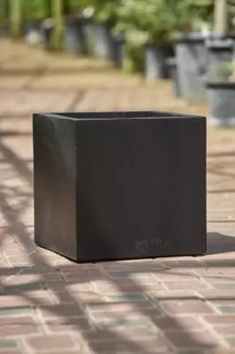 Pot Fibreglass Black Cube