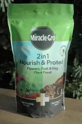 Miracle-Gro Nourish & Protect Slug