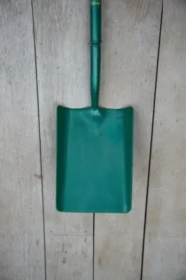 Bulldog Taper Mouth Shovel - image 1