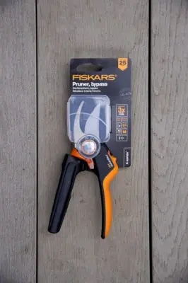 Fiskars Bypass Secateur P921