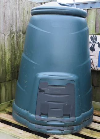 Compost Bin with Lid 330L
