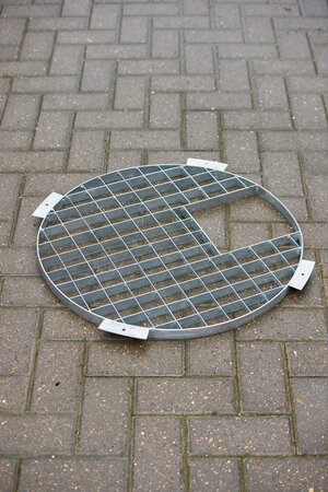 Fountain Pond Metal Grid Round